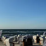 4summer Blue Maris White Blue Sauna & Fitness & Parking 100 Metrow Do Pieknej Szerokiej Piaszczystej Plazy, 100 Meter Zu Einem Schoenen Breiten Sandstrand Lägenhet
