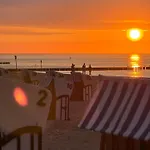 Apartman 4summer Blue Maris White Blue Sauna & Fitness & Parking 100 Metrow Do Pieknej Szerokiej Piaszczystej Plazy, 100 Meter Zu Einem Schoenen Breiten Sandstrand